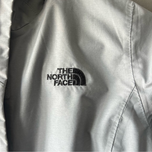 The North Face Dry Vent Light Grey Lightweight Jacket Size Small - Picture 2 of 7